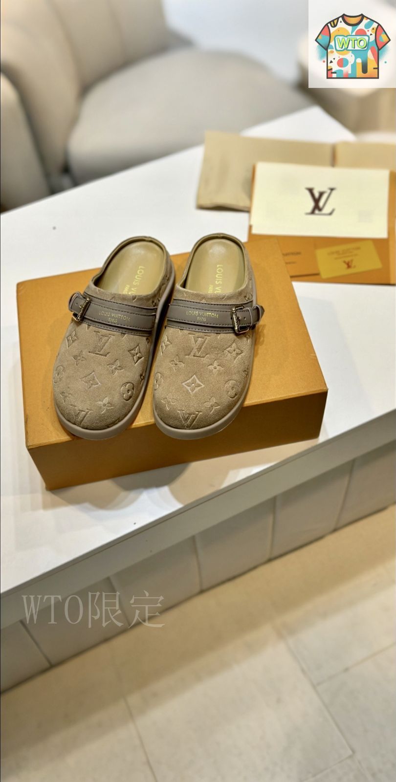 ヌメ皮×木化石 13㎜玉使用のオリジナルブレスレット 珪化 木 黒