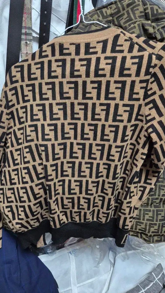 FENDI フェンディ FF ロゴ 茶色 カーディガン