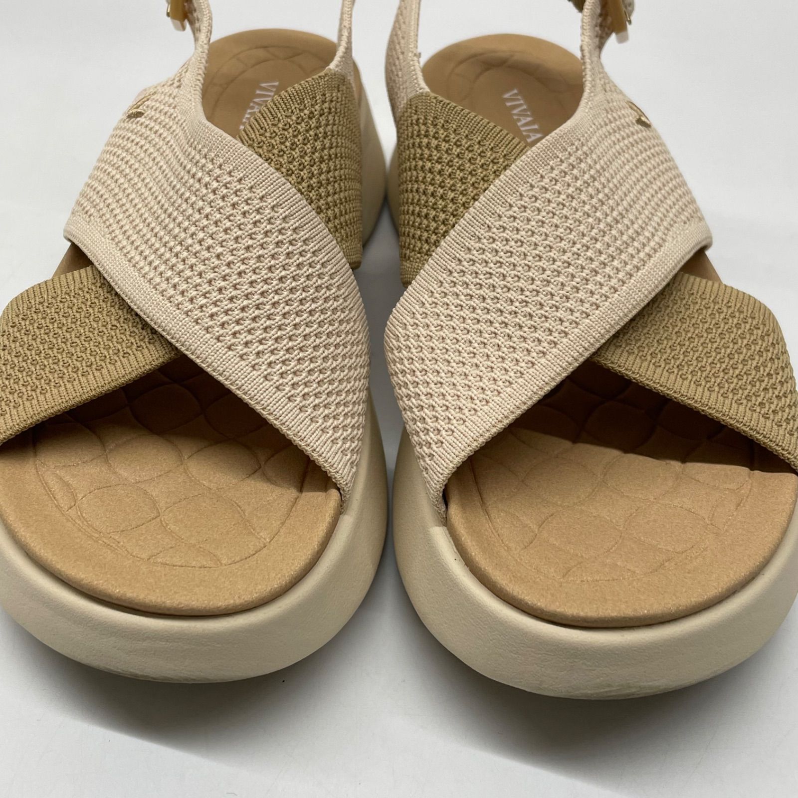 ほぼ未使用　VIVAIAビバイア　ベージュ クロスストラップサンダル　24 VIVAIA ビバイア [Kara] AdaptAll™ スポーツサンダル アダプト