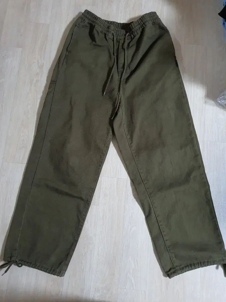 エクストーンズ ワイド カーキ デニムパンツ