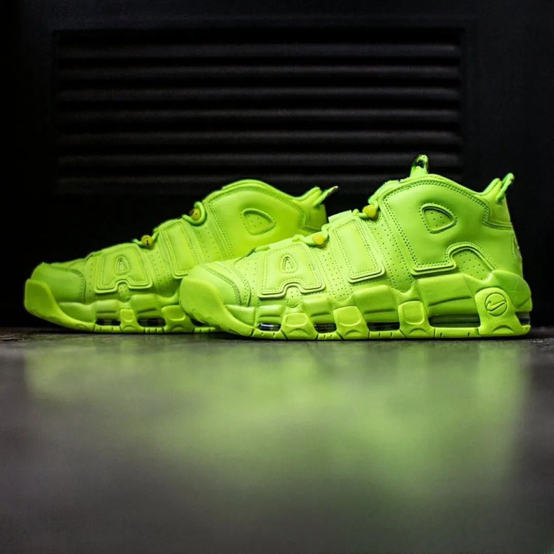 新品未使用ナイキ Nike Air More Uptempo Volt スニーカー