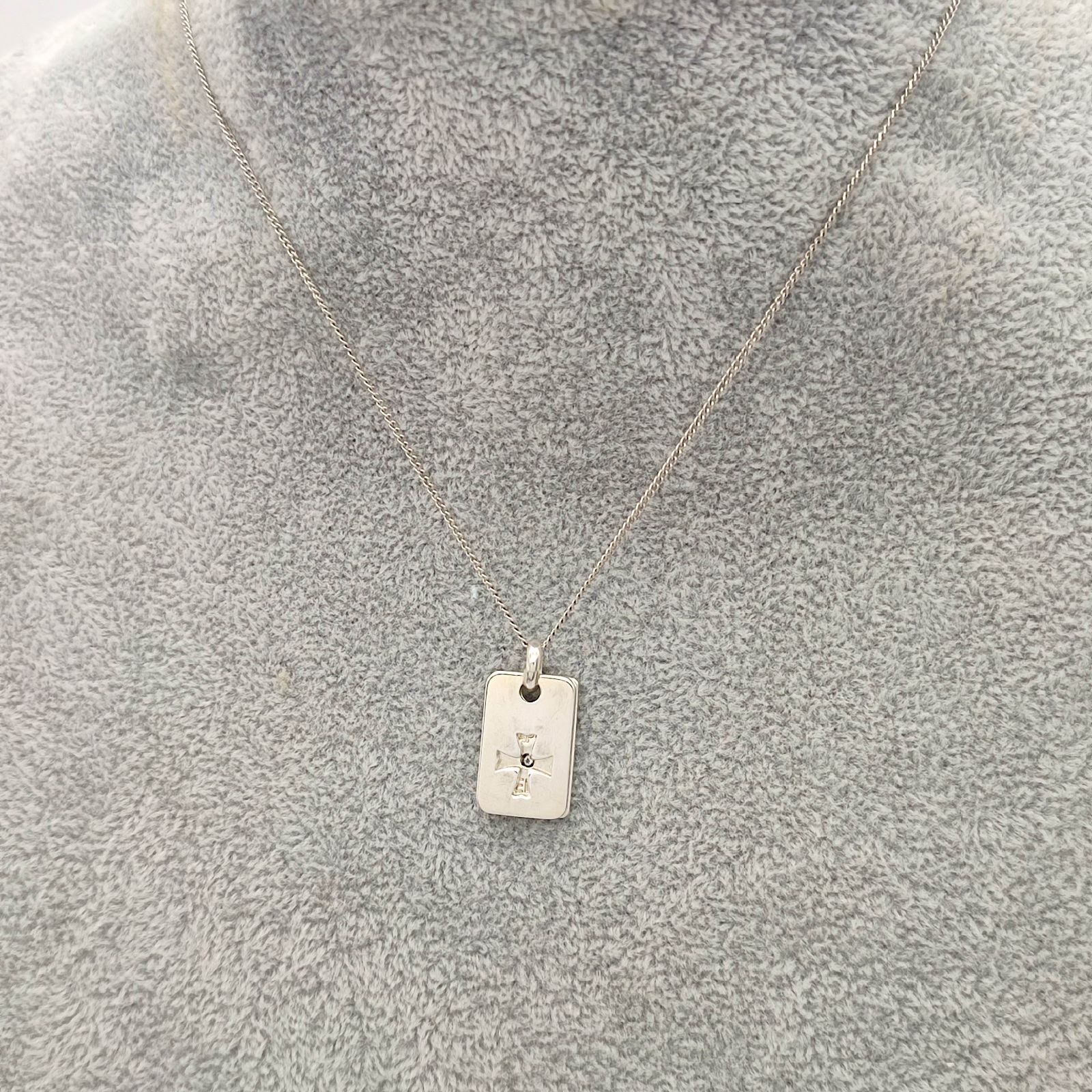 美品】ダブルプレートペンダントトップ クロスデザイン ネックレス 