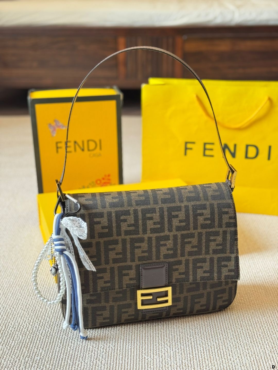 【関税＆送料込み】Fendi Nvo-Baguette Bag 今日特価】Fendi New Baguette Bag（フェンディ ニュー バゲット
