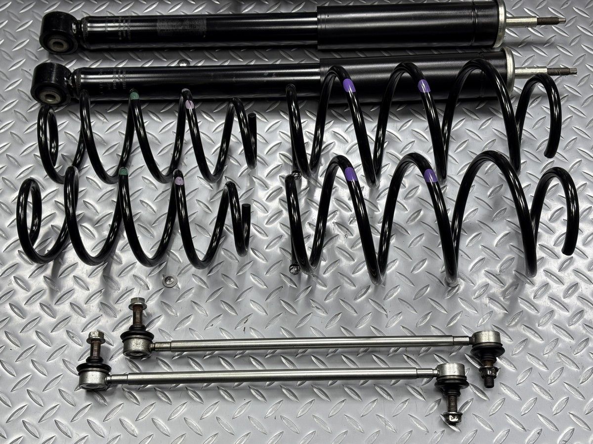 送料無料【美品】ZC33S スイフトスポーツ 純正 サスキット 品番41601