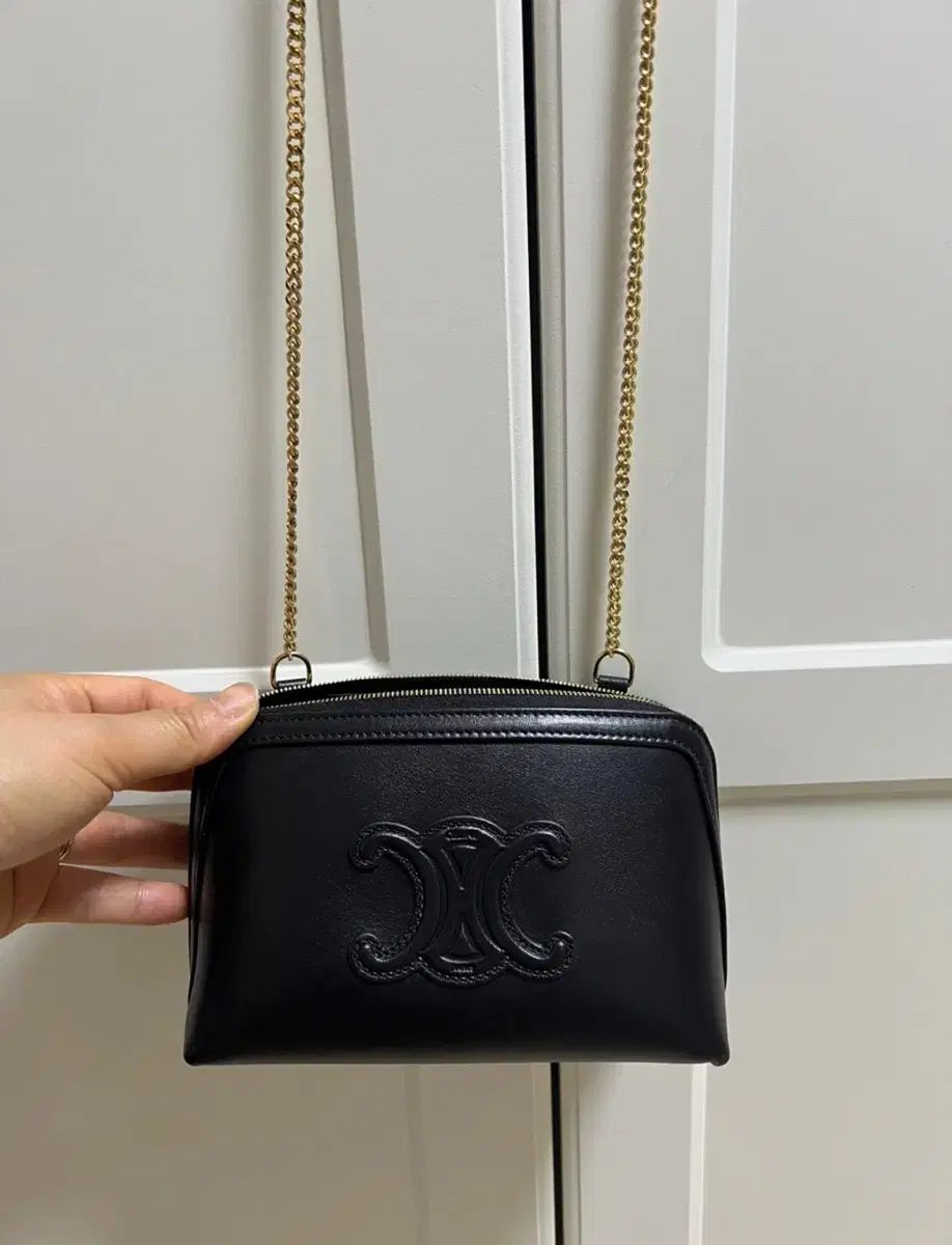 Celine セリーヌ キュイル ブラック トリオンフ カーフレザー ポルコ クロスバッグ