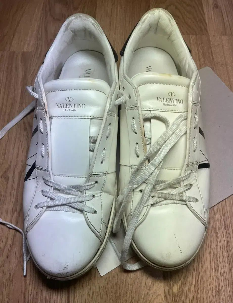 VALENTINO♡人気スニーカー‼︎ロックスタッズアンタイトルドプラットフォーム ロックスタッズ アンタイトルド フラットフォーム カーフスキン