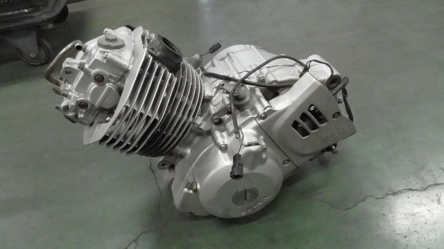 グラストラッカー　NJ4BA-105xxx　の　エンジン :#1738200174