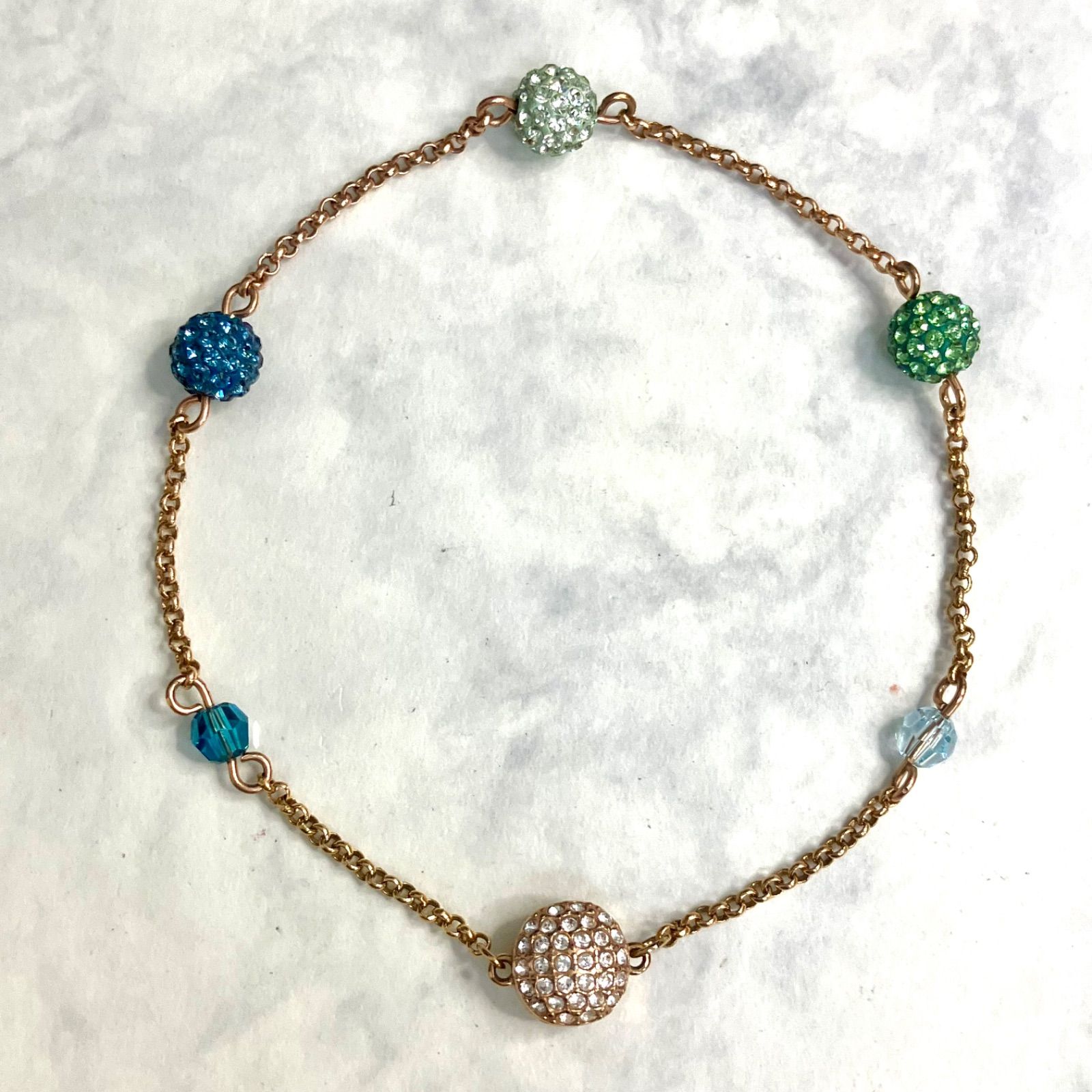 希少】【レア】 HKT48 ピンバッジ 「 おでかけ !」（非売品） 希少