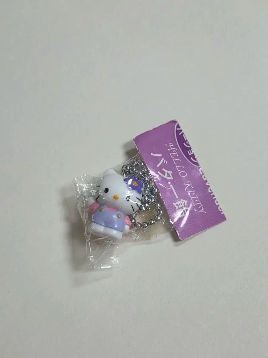 レトロキティ ラベンダー ストラップ キーホルダー 出品 - メルカリ