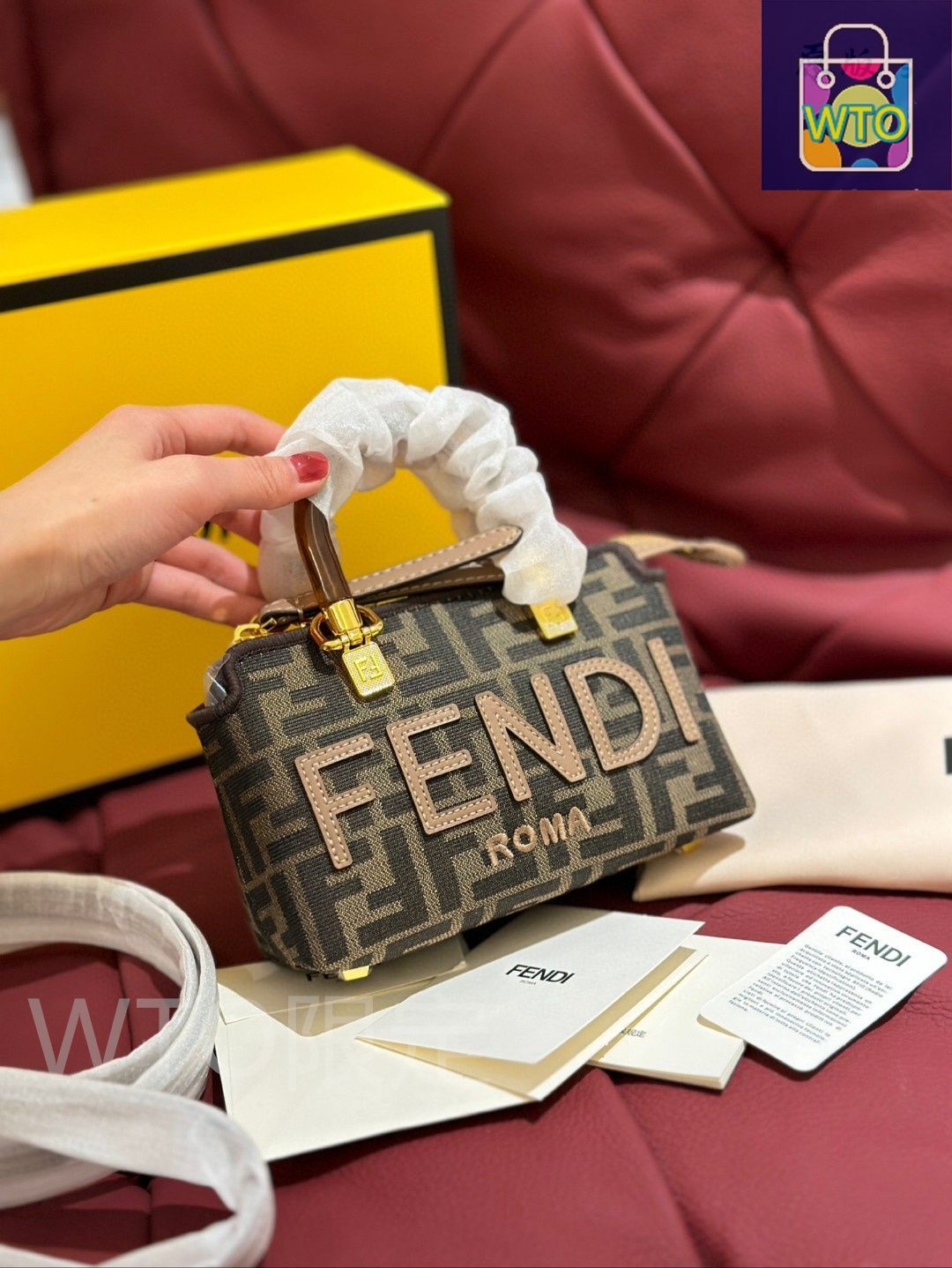 新着 関税送料込み FENDI フェンディ トップハンドル バッグ 今日特価】FENDI Mini Top Handle Bag フェンディ ミニ トップ