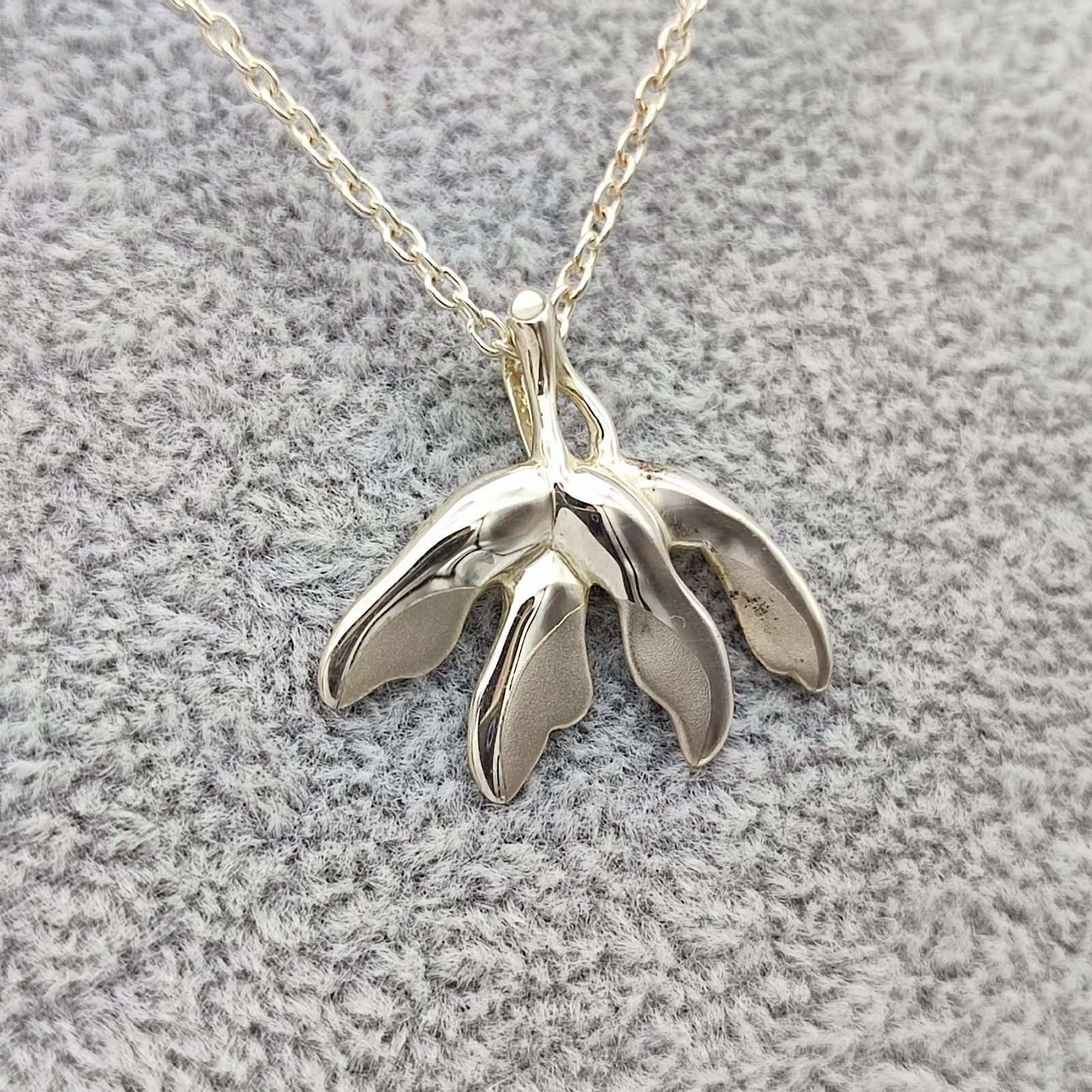 アンジェラカミングス　シルバーネックレス 美品】アンジェラカミングス リーフモチーフネックレス シルバー