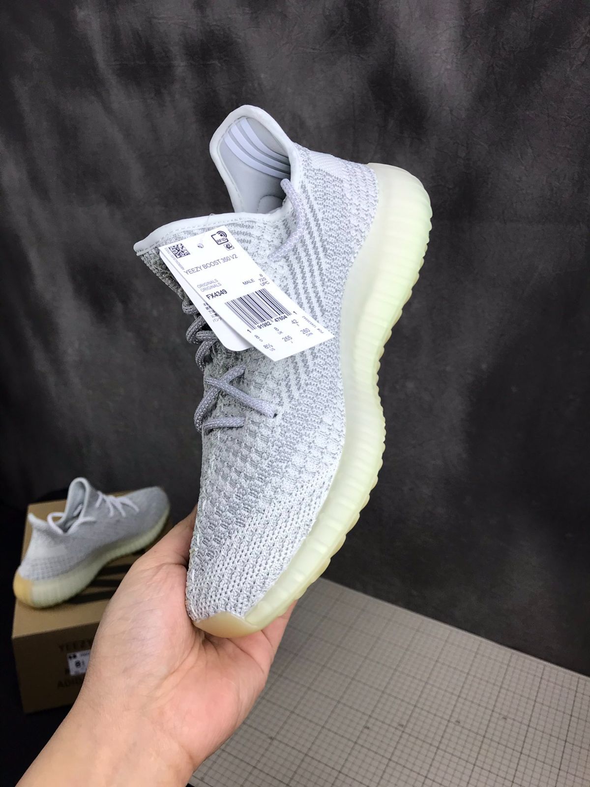 Adidas Yeezy Boost 350 V2ココナッツ2.0シリーズ／グレー＆ホワイト・エアリアル