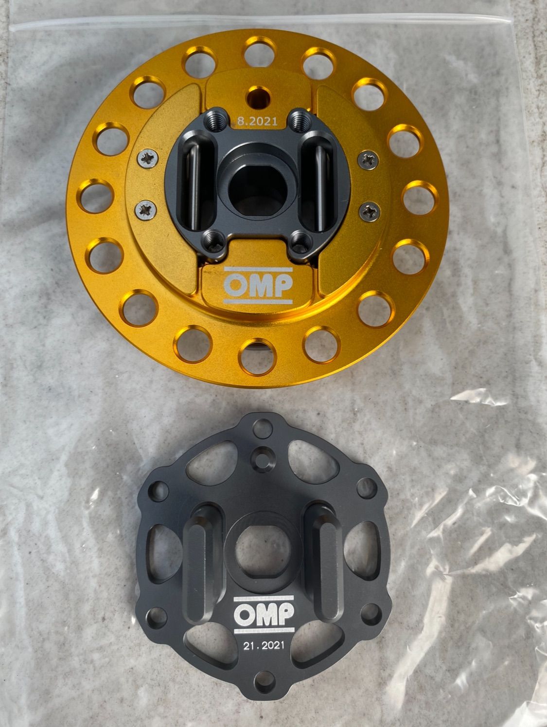 リリースボス Omp クイック リリース OMP ステアリング ハンドル
