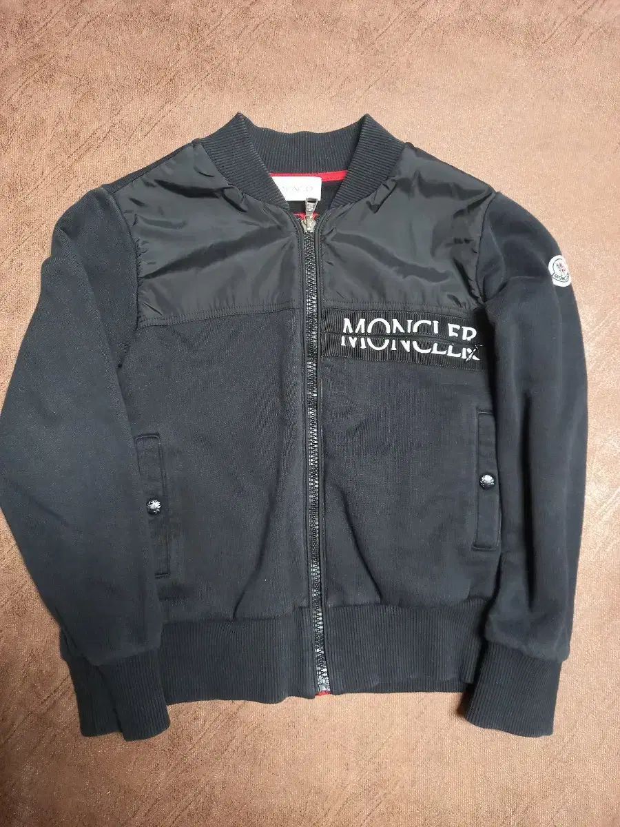 MONCLER モンクレール キッズ 黒 ブルゾン ジャケット 8 税金