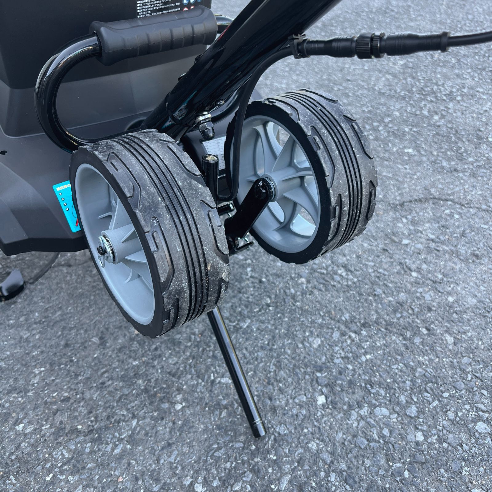 40Vバッテリー×2個付属 コンパクト収納