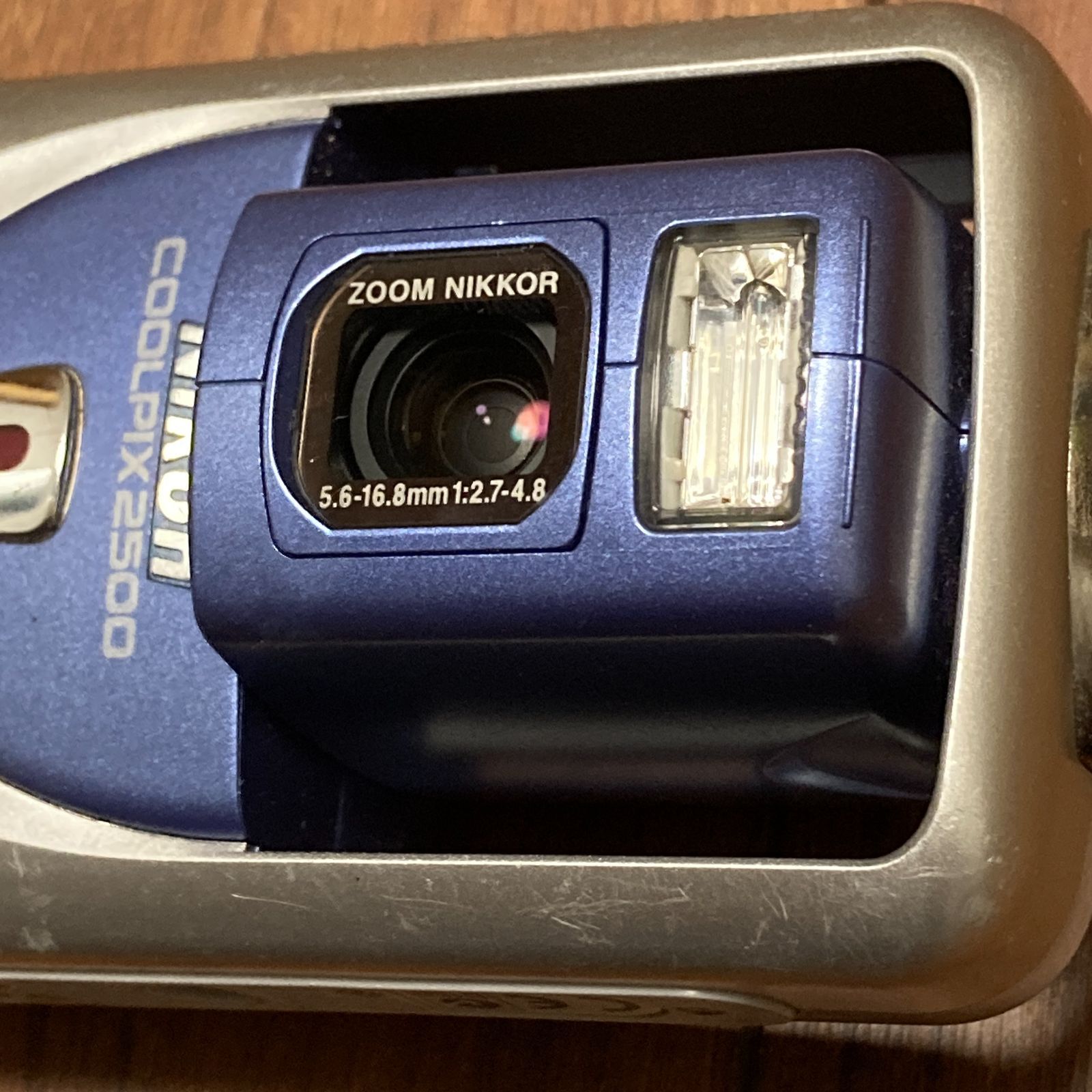 動作確認済み　NIKON COOLPIX 2500 ニコン　互換充電器付属　コンパクトフラッシュメモリ128MB付き　　コンパクトデジカメ　コンデジ　 デジタルカメラ　回転式レンズ