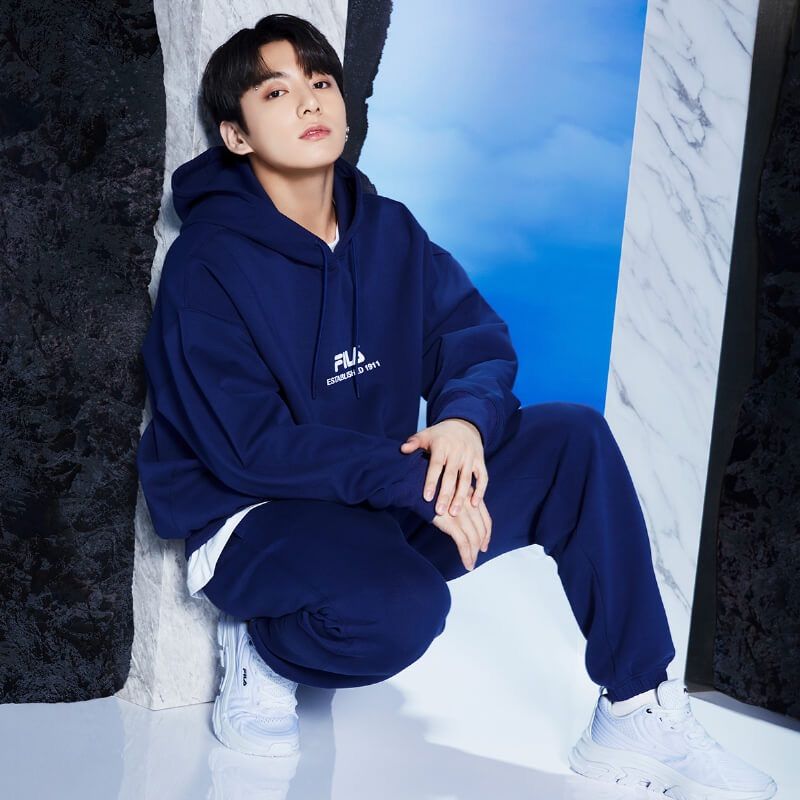 新品 BTS 着用モデル FILA フィラ パーカー コラボ 公式 グッズ メンズ