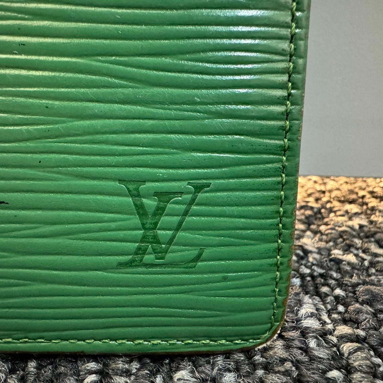 ルイヴィトン Louis Vuitton エピ ポルトフォイユマルコ 折財布