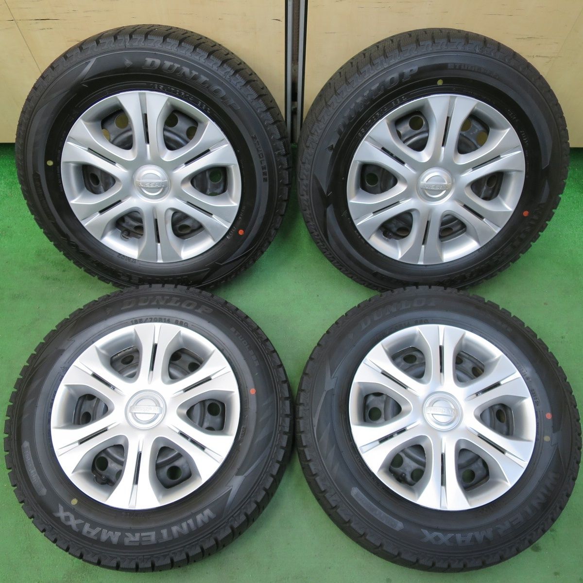 24年 バリ溝 日産純正ホイール付 185/70R14 ダンロップ タイヤ 24年 バリ溝 日産純正ホイール付 185/70R14 ダンロップ タイヤ