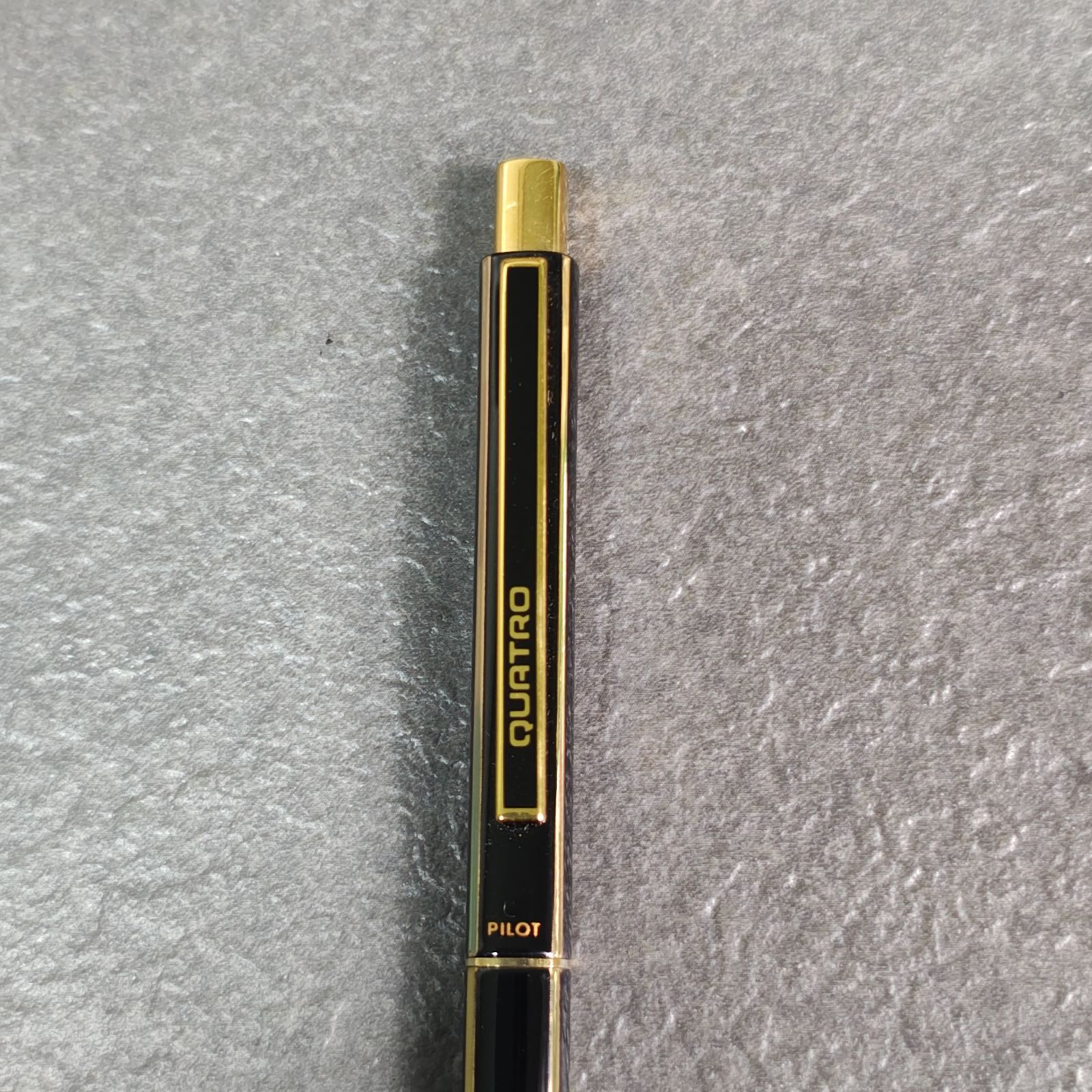 PILOT 絶版 quatro ボールペン ノック式 黒金 パイロット 日本製