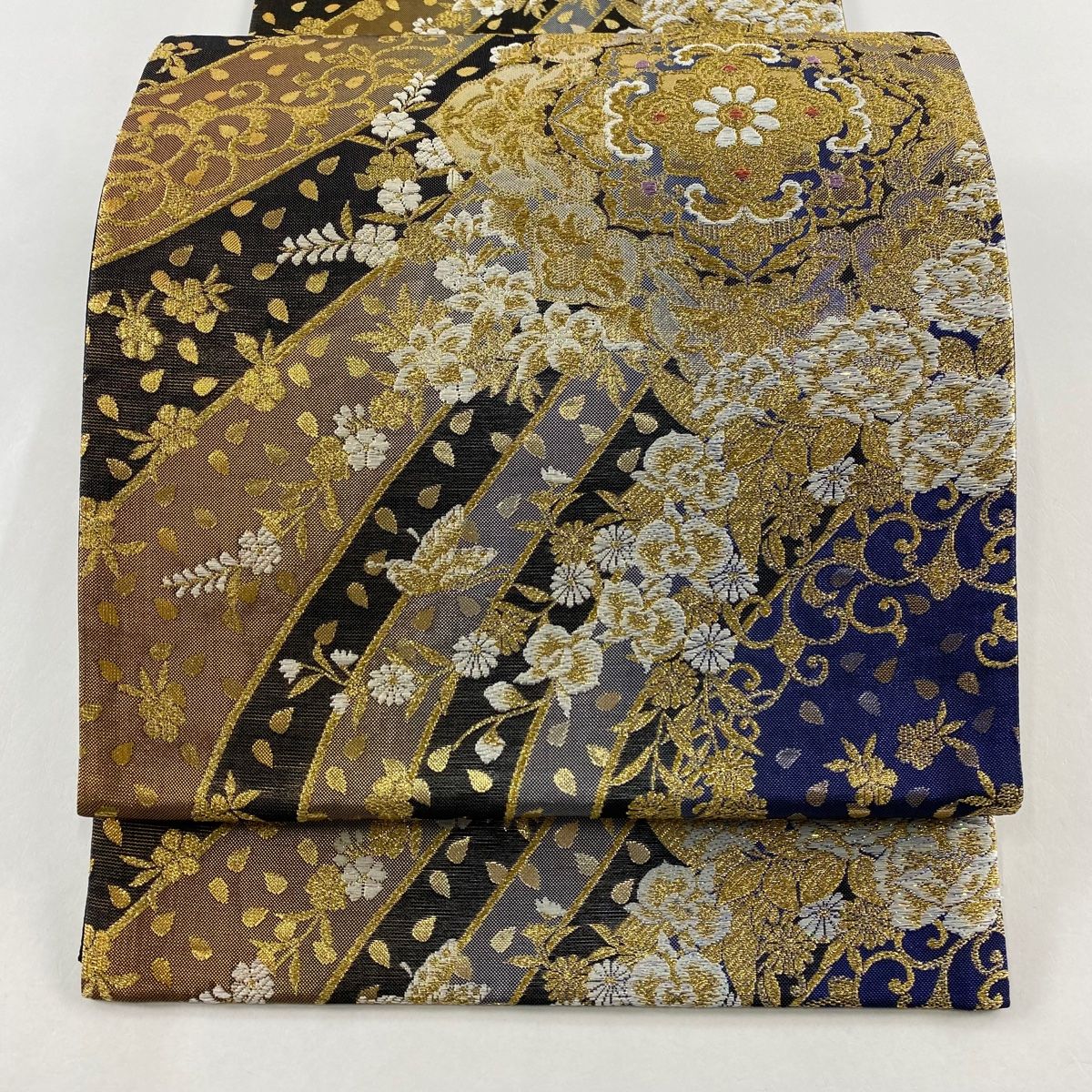 袋帯 美品 秀品 華文 蝶 箔 唐織 黒 六通 正絹 【中古】 - メルカリ