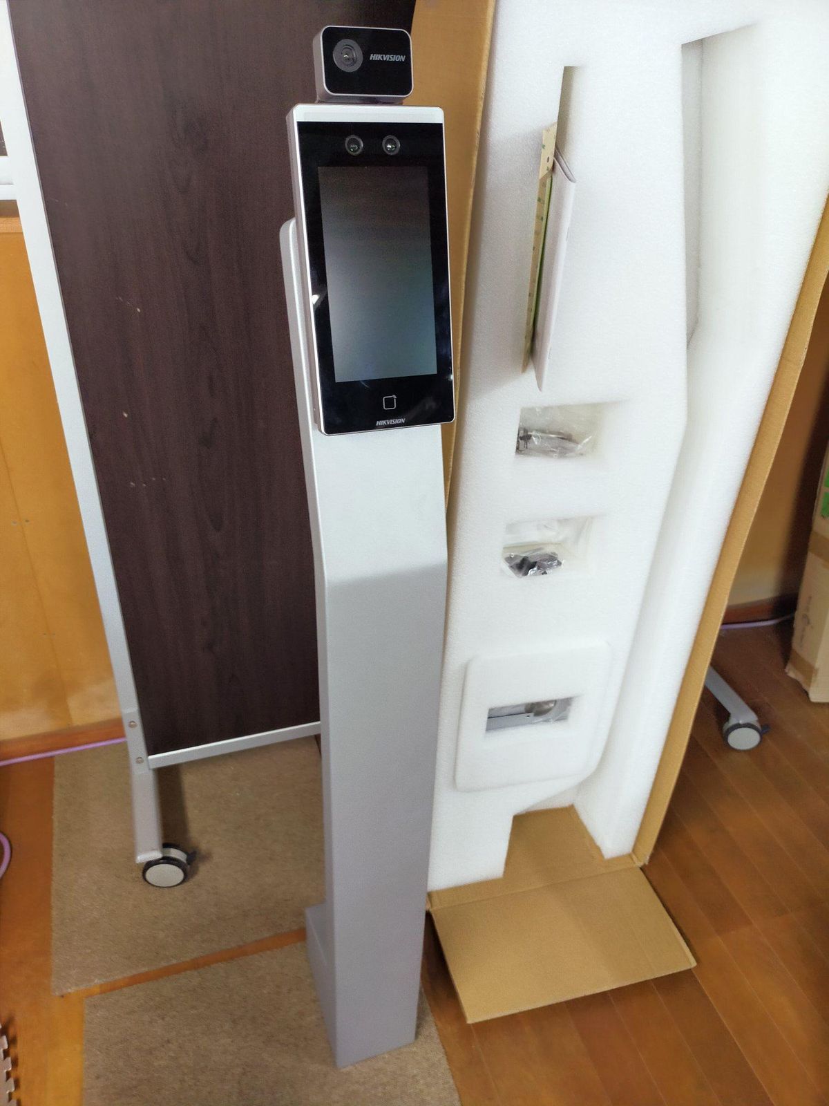 サーマルカメラ 発熱測定3D AI顔認証端末スタンドセット 型番DS-K1TA70MI-T 動作品 A9703E20