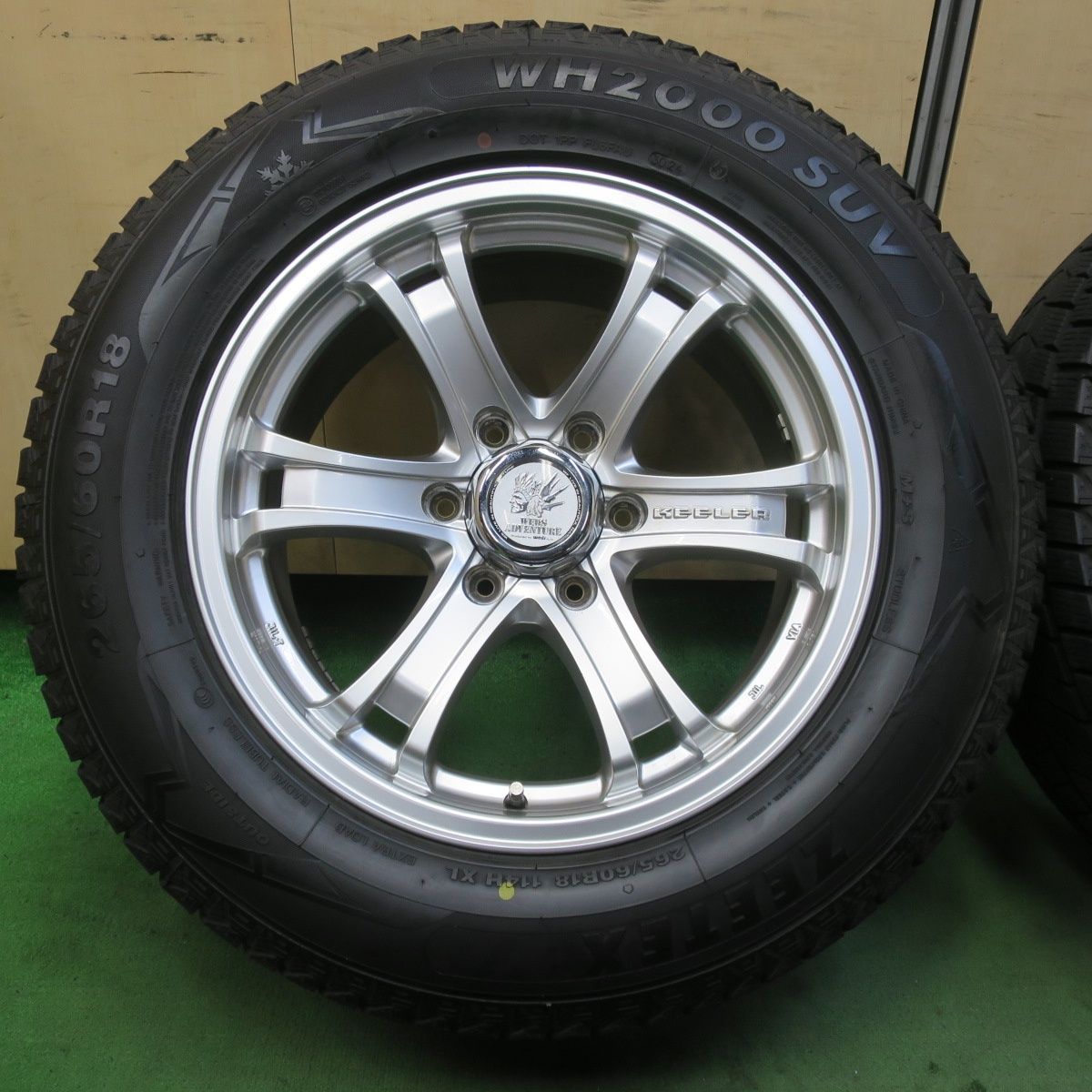 バリ溝 24年 キレイ 9.5分以上 KEELER 265 60R18 スタッドレス ジーテックス WH2000 SUV WEDS ADVENTURE キーラー 18インチ PCD139.7 6H 5092702イス