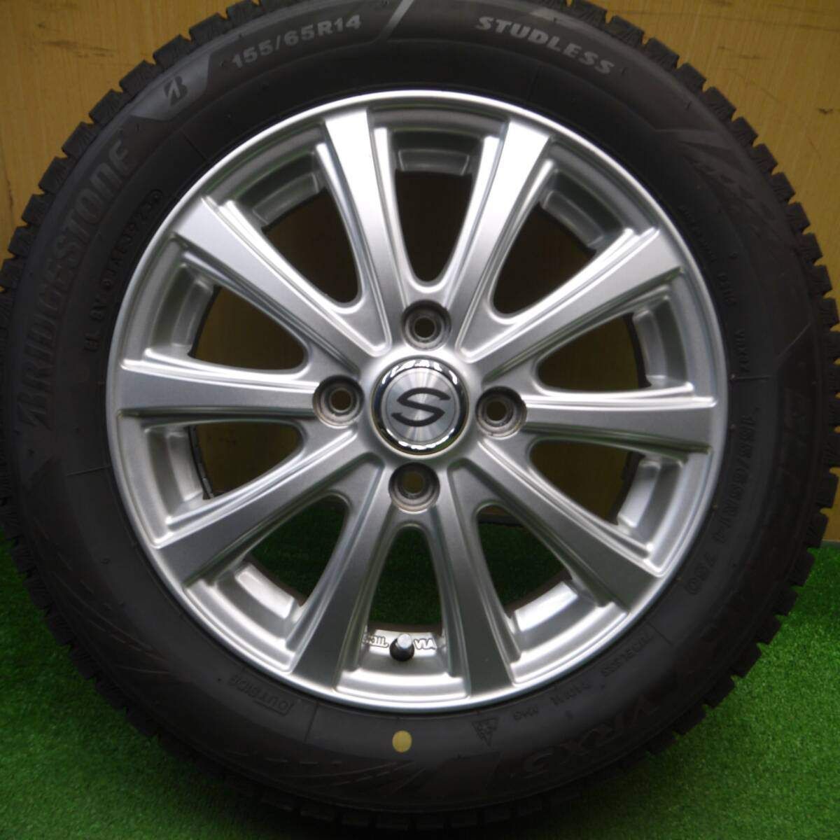 バリ溝!23年!キレイ!ほぼ10分☆スタッドレス 155/65R14 バリ溝!23年!キレイ!ほぼ10分☆スタッドレス 155/65R14