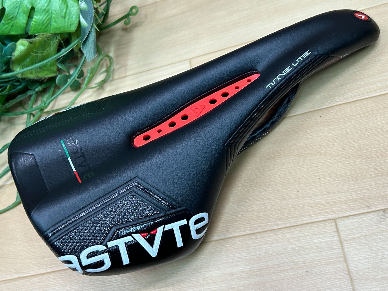 大特価sale!! 極上品!! ASTVTE TIMELITE-VT CARBONIO 202g 250×135mm アスチュート タイムライト  ショートノーズサドル カーボンレール ロード ミニベロ クロス MTB 同梱発送承り中!! M-593 - メルカリ