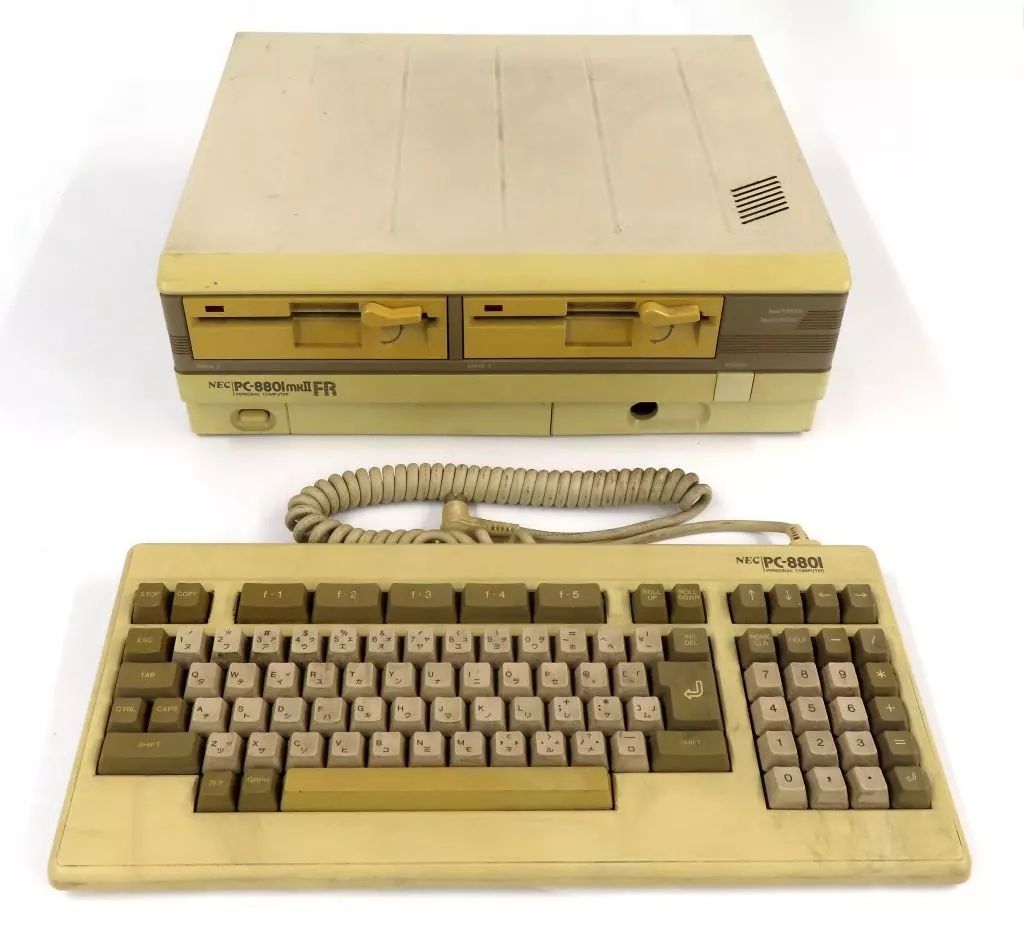 PC-8801mkIIMR 本体とキーボード 動作品 PC-8801mkIISR 本体と