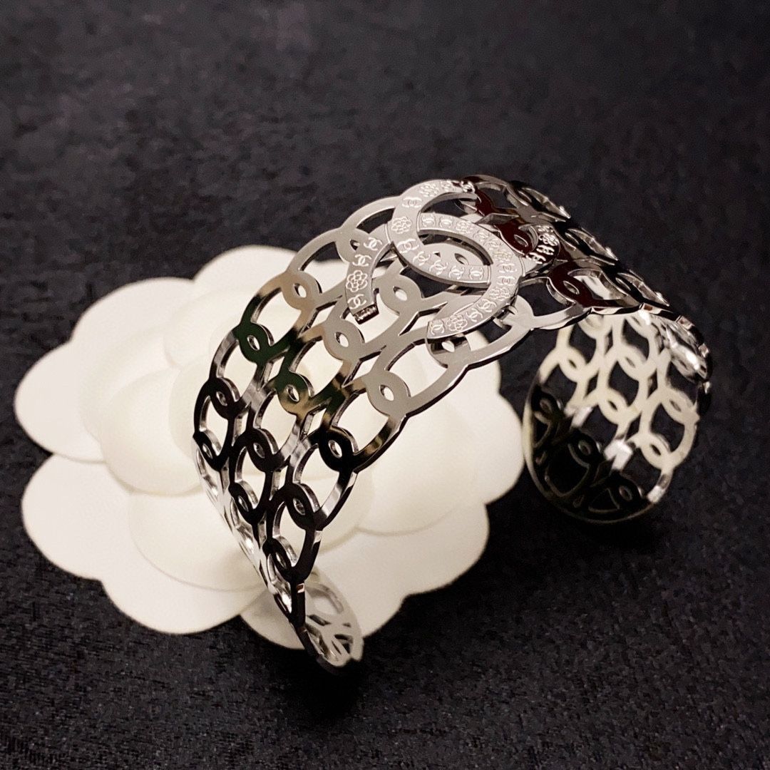 目を引く逸品☆【CHANEL】ブレスレット 楽天市場】【新品□正規品□送料無料□ギフト包装無料】CHANEL