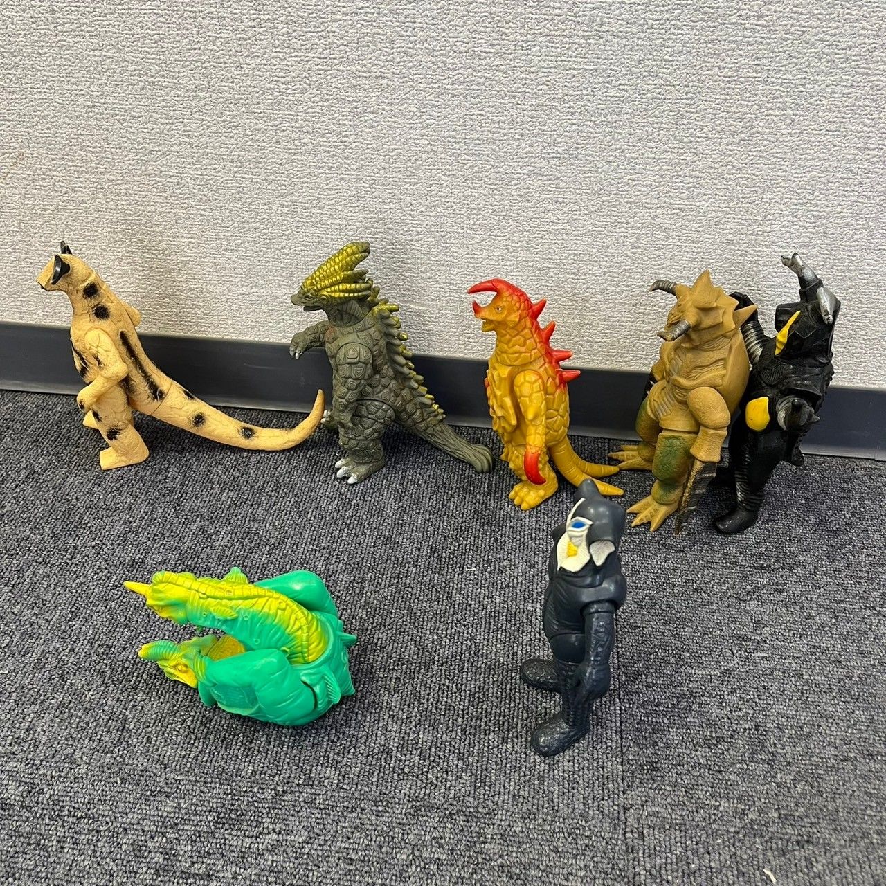 エクスプラス 大怪獣シリーズ サイゴ モノクロ彩色版　白黒版セット Amazon.co.jp: エクスプラス 大怪獣シリーズ サイゴ登場