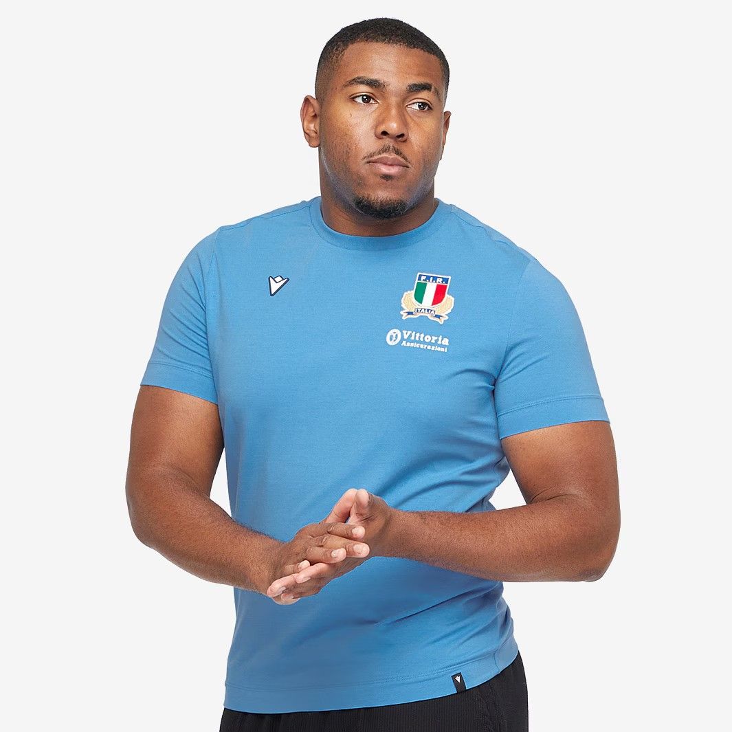 送料無料 匿名配送 Lサイズのみ マクロン ラグビー イタリア代表 2025|25 トラベル Tシャツ 青 ブルー 公式モデル 日本未発売