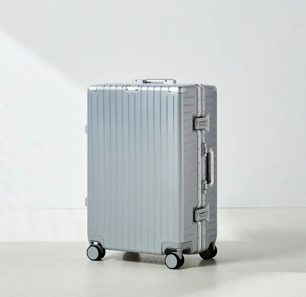 リモワ トパーズ 92377 104L 4輪キャリーケース シルバー 大容量 RIMOWA（リモワ） シルバー 4輪キャリーケースを リモワ トパーズ