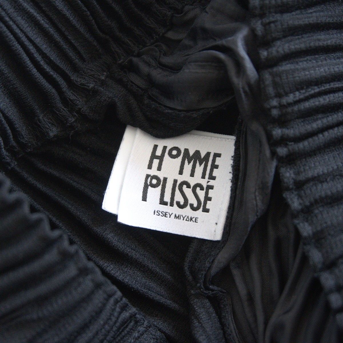 人気商品】 HOMME PLISSE ISSEY MIYAKE【BASICS プリーツ パンツ