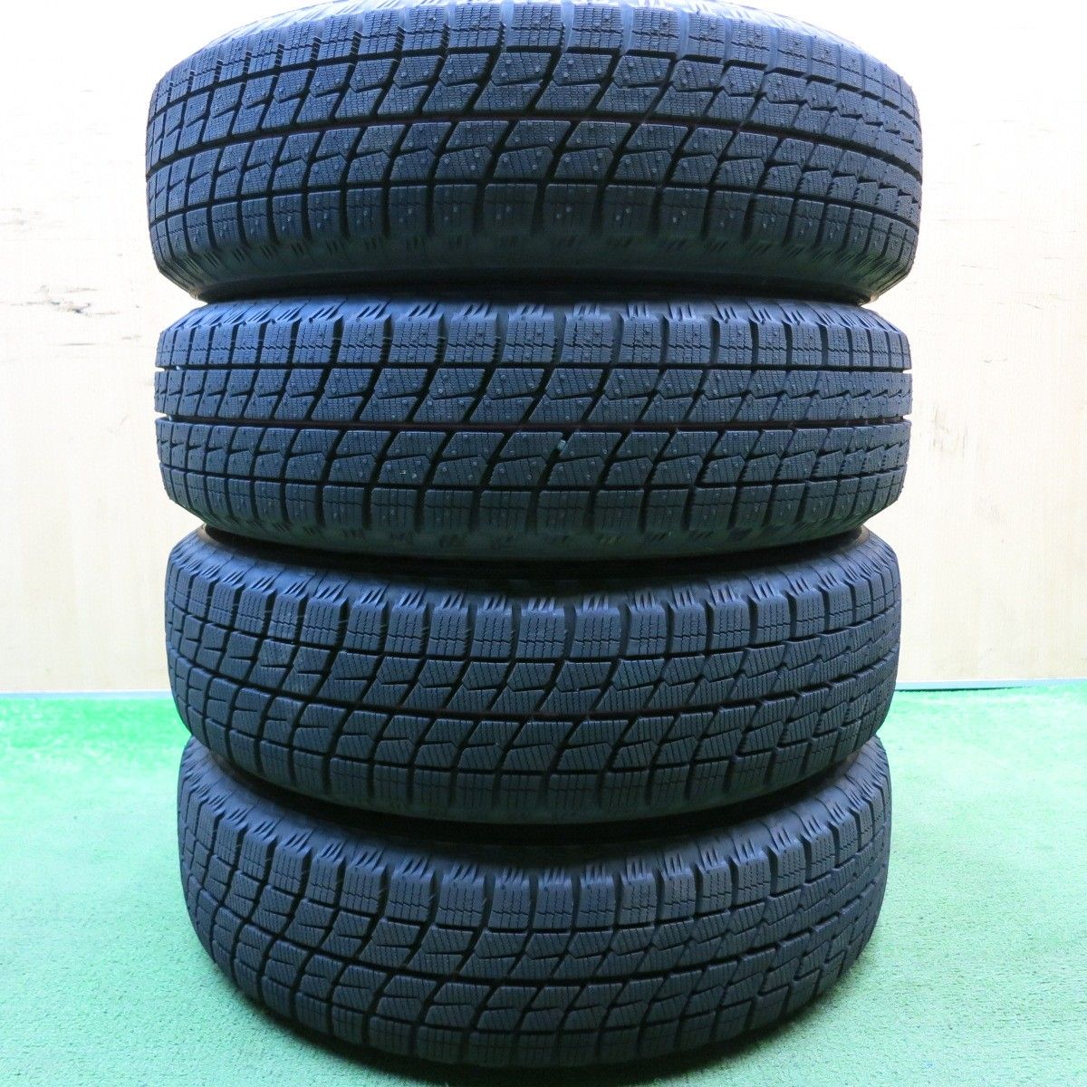 バリ溝！23年！キレイ！ほぼ10分☆スタッドレス 155/65R14 アイスエス 