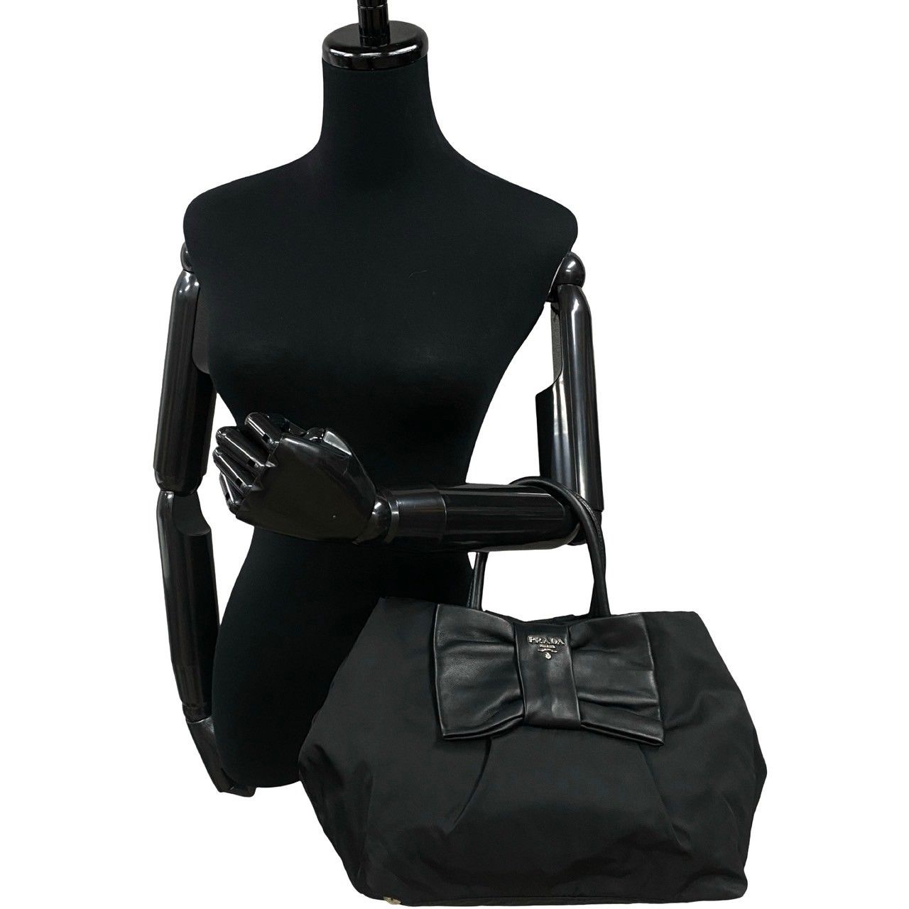 希少人気✨プラダ ハンド トート メタルロゴ　リボン ナイロン 革　黒 PRADAリボン付き黒トートバッグ