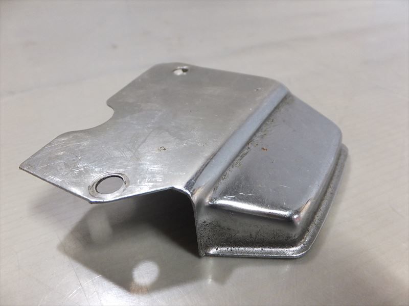 SUZUKI GT550  オイルポンプカバー 当時物 スズキ GT380 GT750 (24-0125-17) スズキ SUZUKI GT550 オイルポンプカバー 当時物 スズキ GT380 GT750 (24-0125