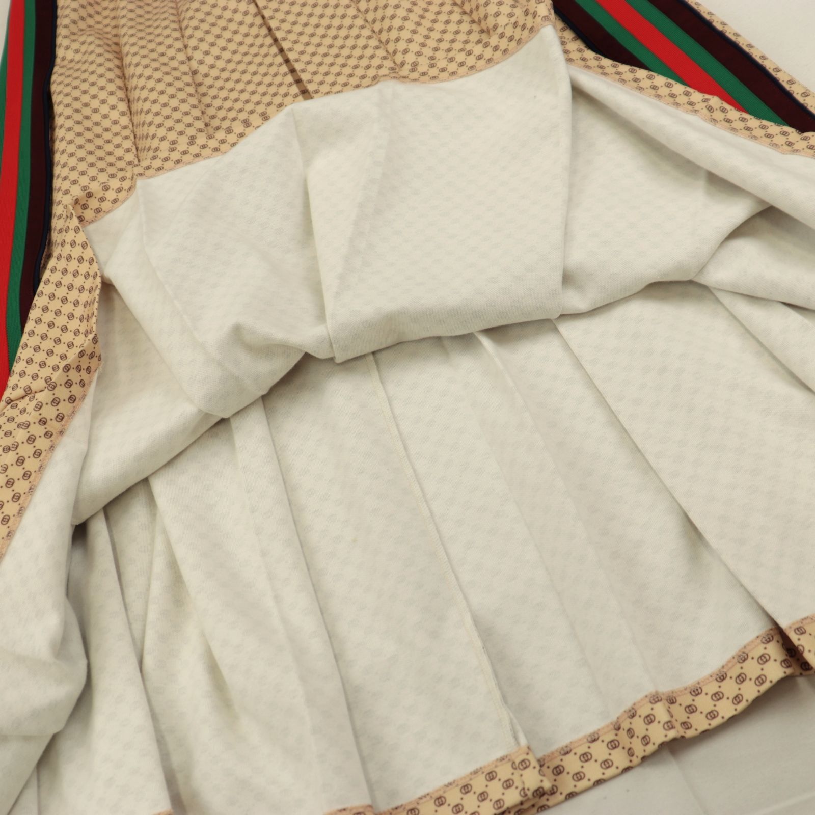 美品 グッチ インターロッキングロゴ 総柄 プリーツ ロングスカート 美