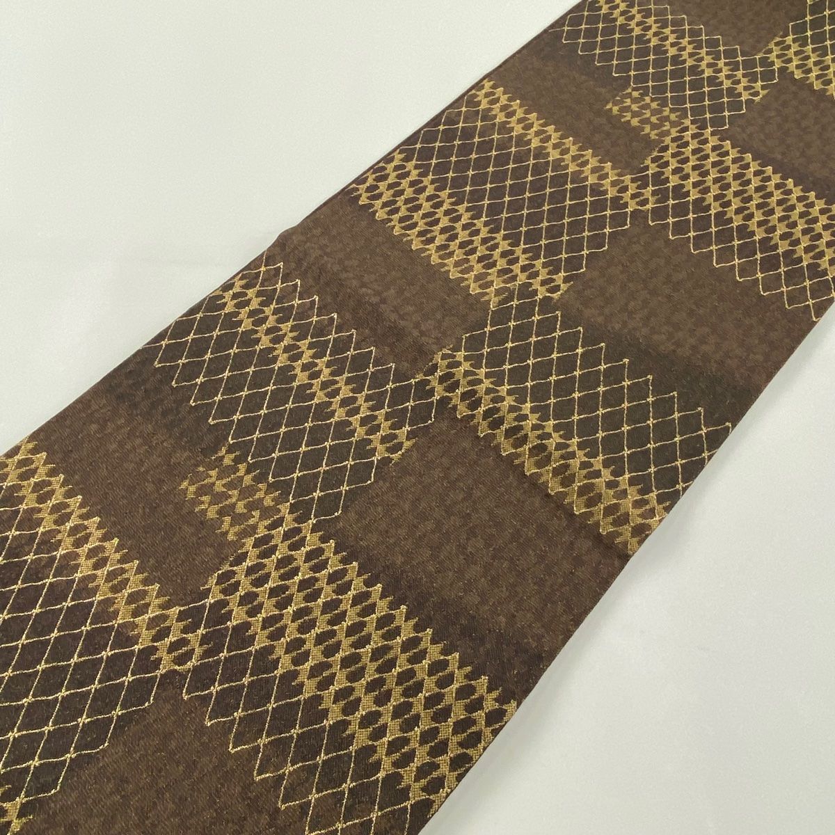 c-1130　袋帯　六通　幾何学模様 袋帯 美品 秀品 幾何学模様 箔 深緑 六通 正絹 【中古】 - メルカリ