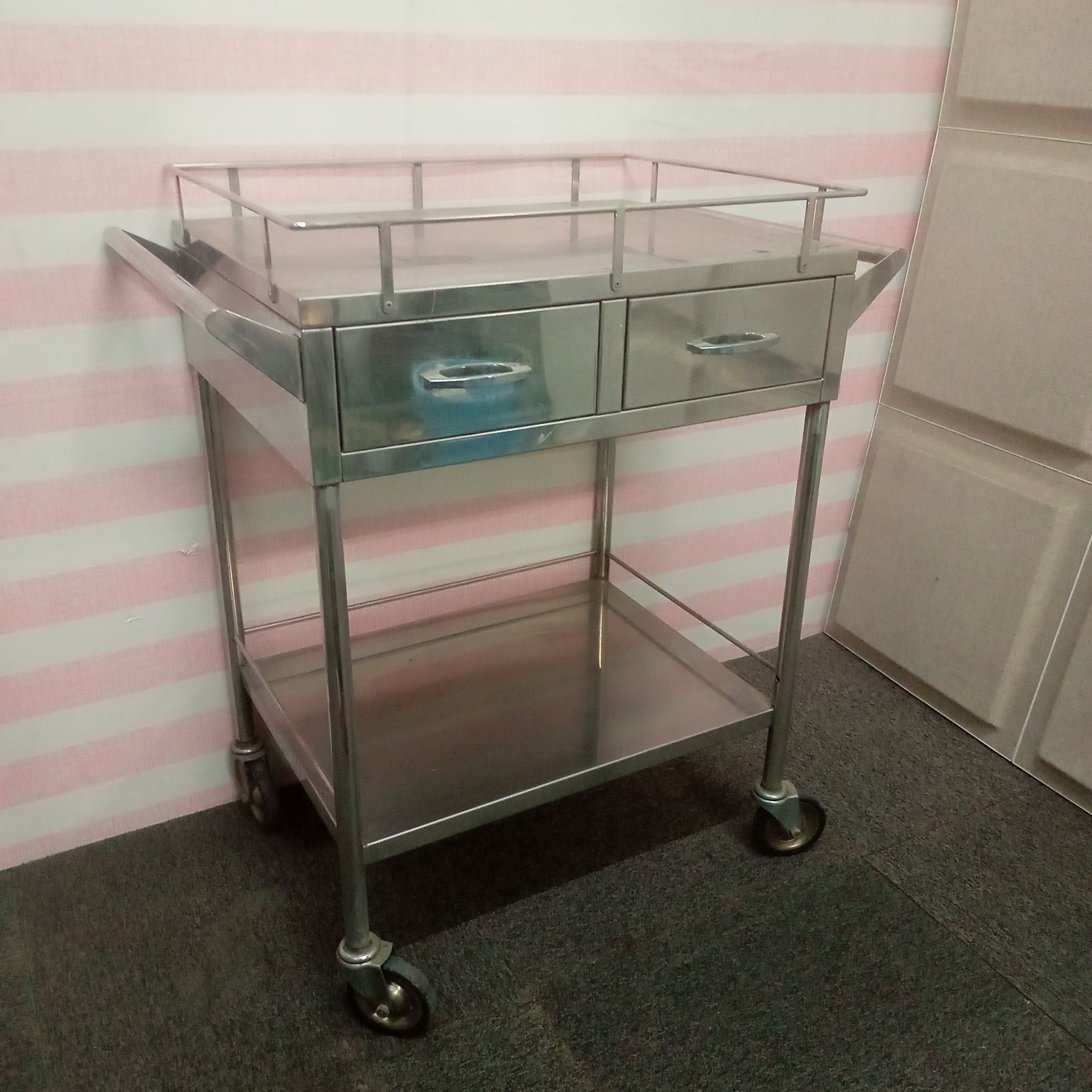 ステンレス/ワゴン☆回診車☆ドクターキャビネット ◯ ステンレス ワゴン 回診車 ドクター キャビネット - メルカリ