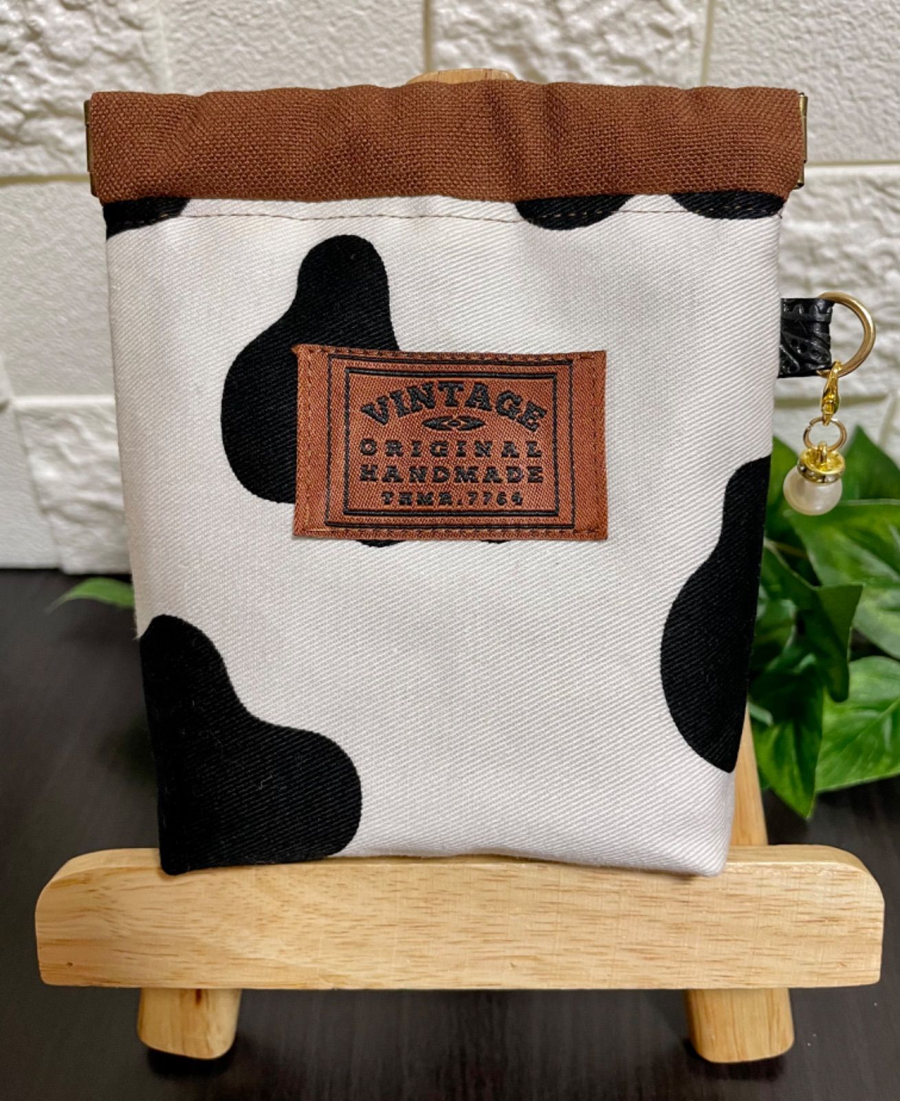 ウシ柄🐮✨バネ口ポーチ(12cm)チャーム付き💕ハンドメイド BOXポーチ