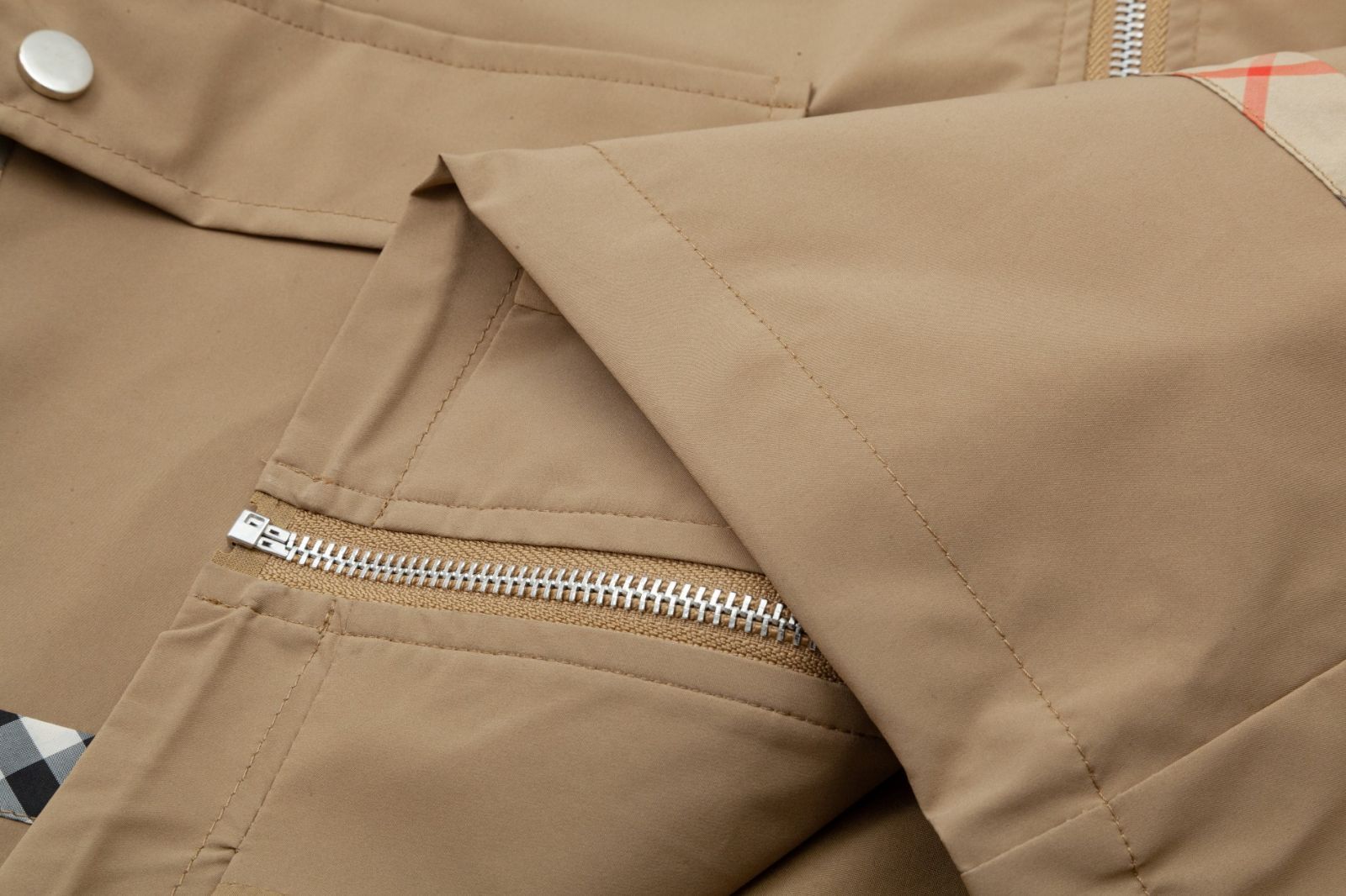【関税込み】Burberry ブラック EKD 刺繍 フーディ Burberry EKD-Embroidered Hooded Lightweight Jacket, Size