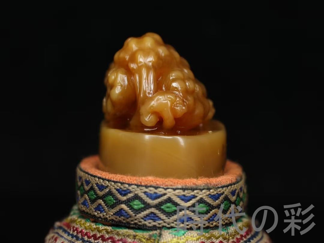 中国古美術 清代 乾隆5年 田黄石 龍印章 置物 骨董品 古玩 時代物 細密彫 中国古美術 清代 乾隆5年 田黄石 龍印章 置物 骨董品 古玩 時代物 細密