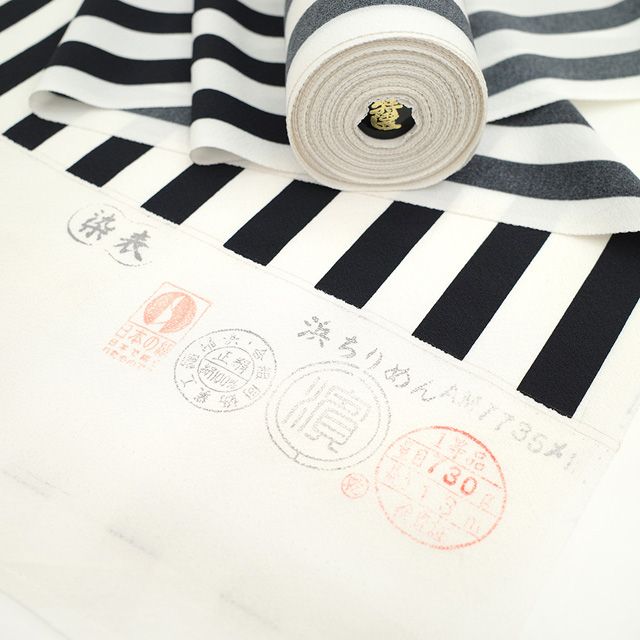 小紋 刺繍 ちりめん 宝尽くし 黒地 正絹 反物 着物 反物 kk-52
