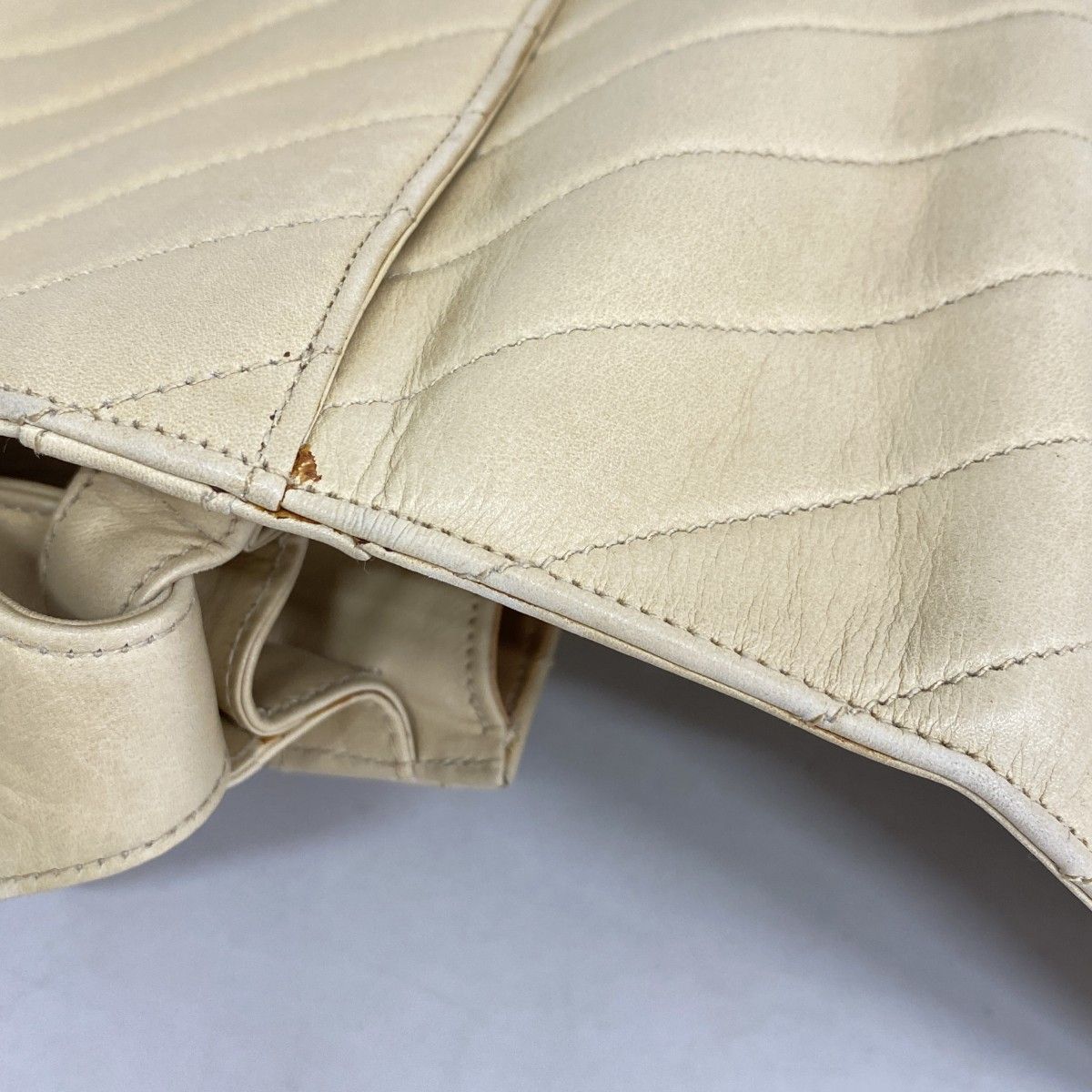 シャネル CHANEL Vステッチ ボックス型 ショルダーバッグ ベージュ