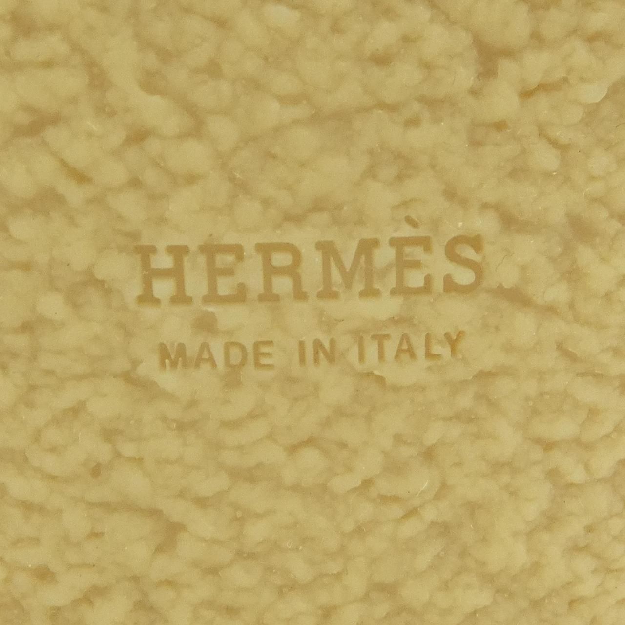 フォースティン FAUSTINE