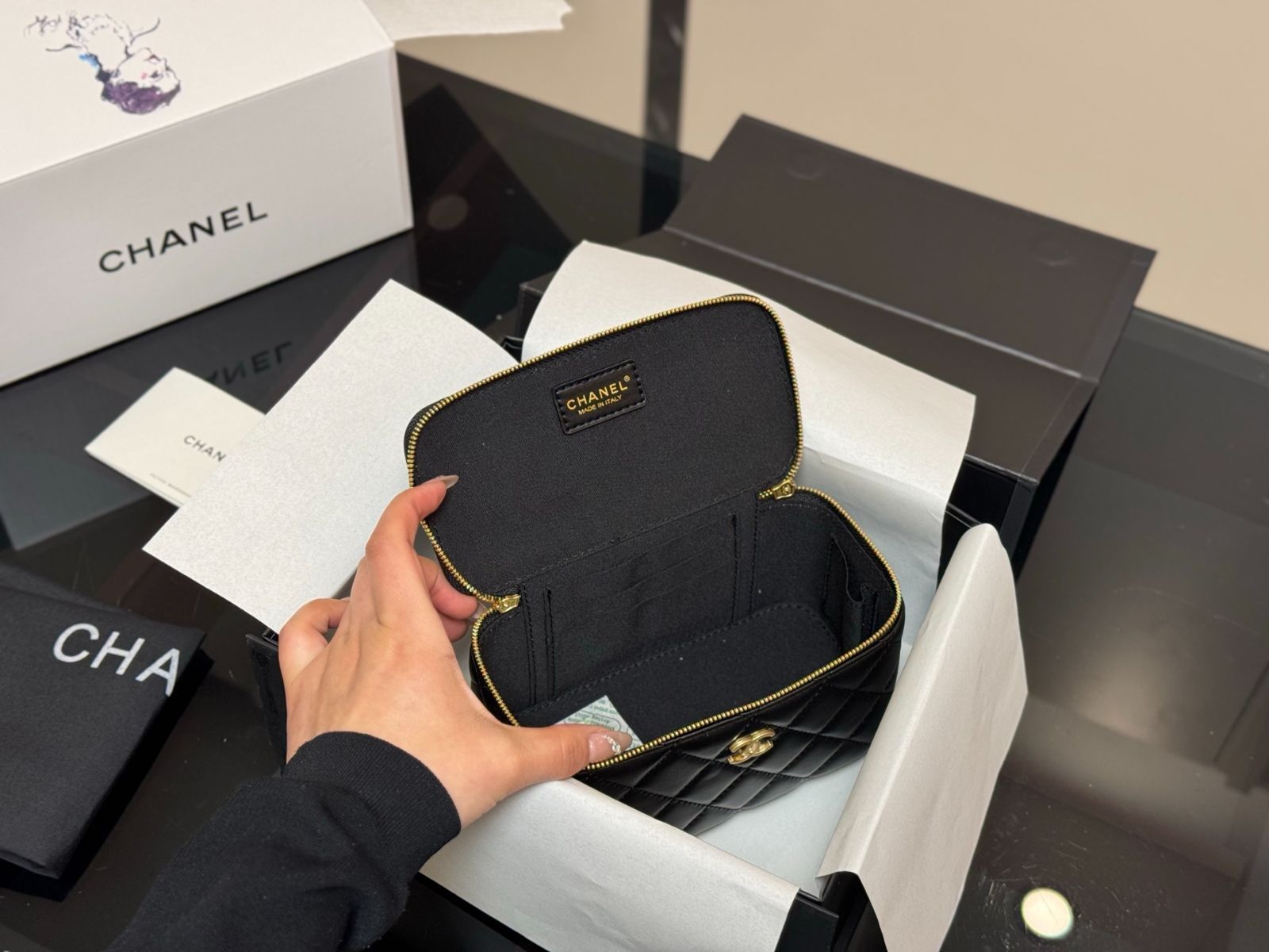 シャネル　メイクボックス（非売品） 今日特価】Chanel Handle Makeup Box ハンドルメイクボックス