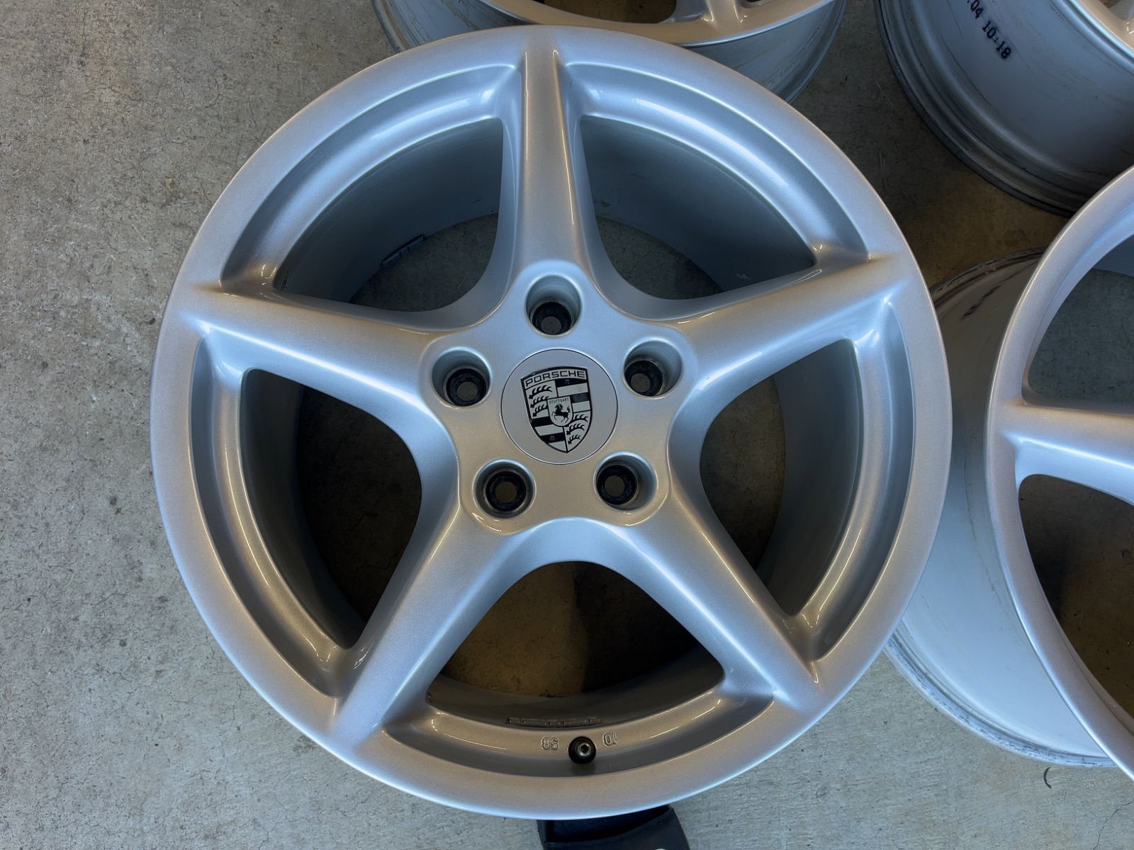 純正品 18インチ