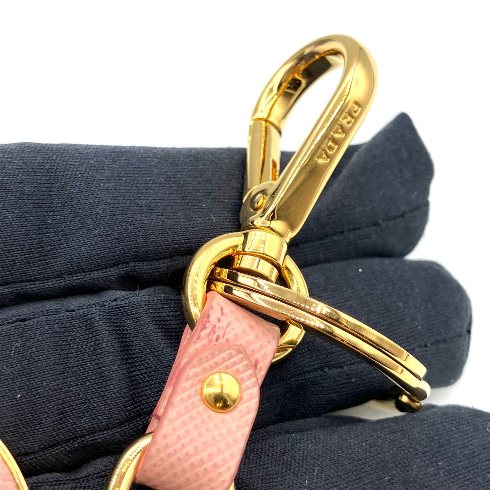 売り切り！早い者勝ち！PRADA キーホルダー ブラック ゴールド 楽天市場】プラダ キーホルダー キーリング ハート ゴールド